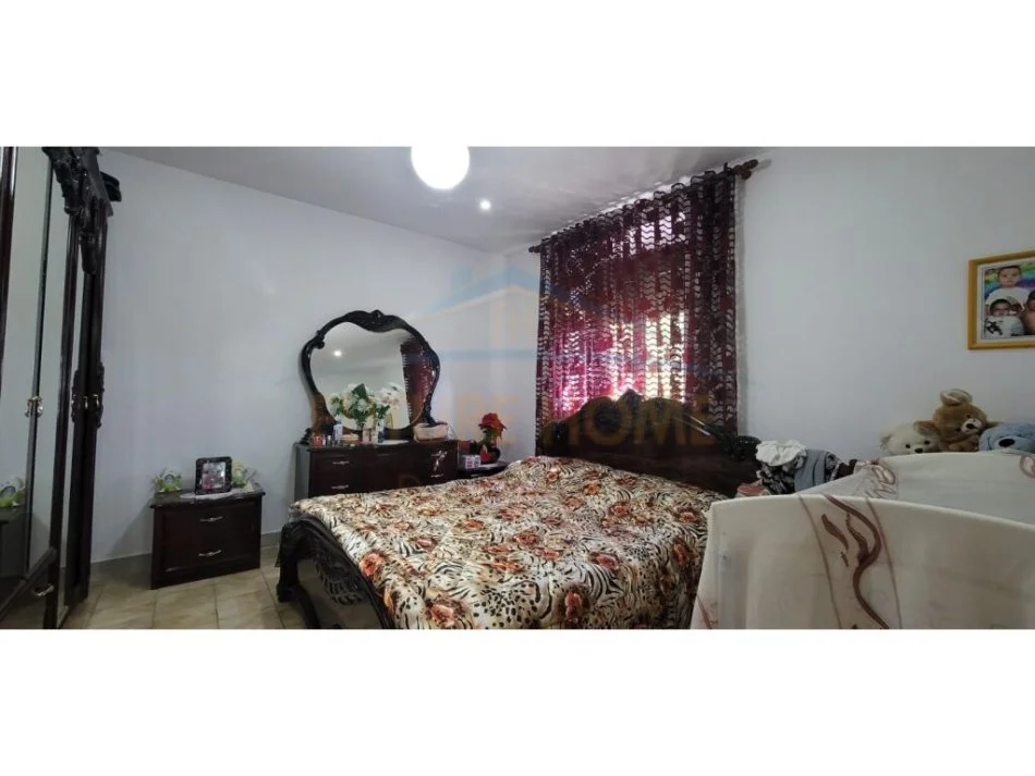 Korce, shitet shtepi 3+1 Kati 0, 67 m² 80.000 € (Sheqeras, Korçë)