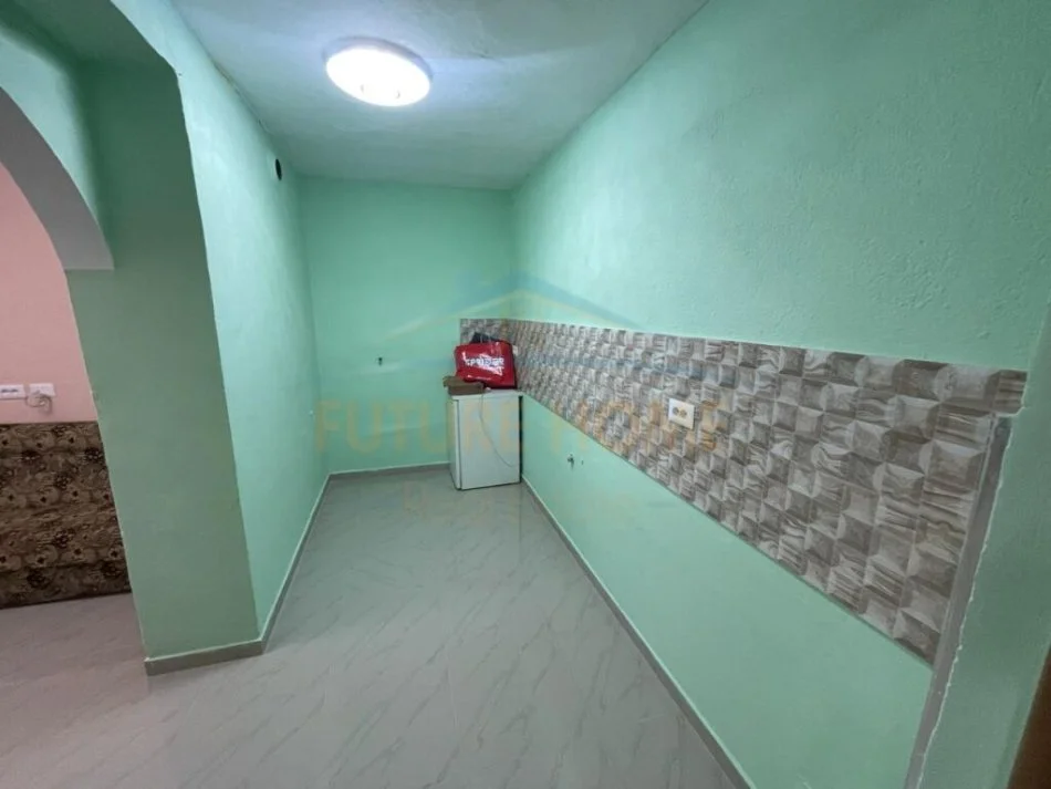 Korce, shitet apartament 2+1+Ballkon Kati 5, 80 m² 36.000 € (Lagjia 4, Korçë)