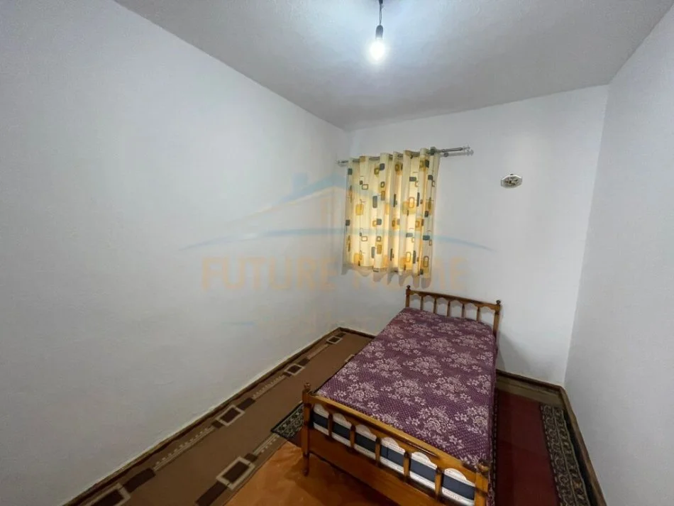 Korce, jepet me qera apartament 2+1 Kati 2, 80 m² 230 € (Lagjia 3, Korçë)