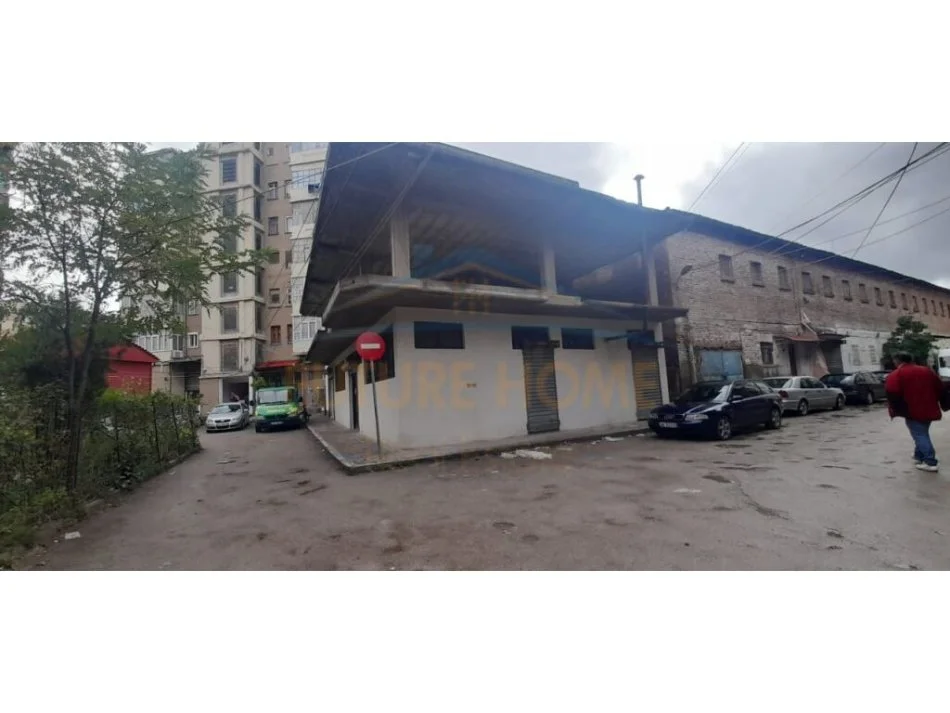 Korce, shitet Vile 2 Katshe Kati 2, 211 m² 153.000 € (Lagjia 8)