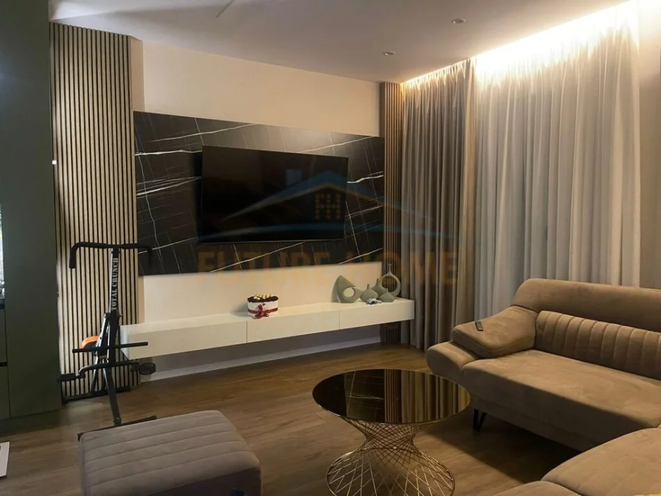 Korce, jepet me qera apartament 1+1 Kati 2, 65 m² 400 € (Lagjia 1)