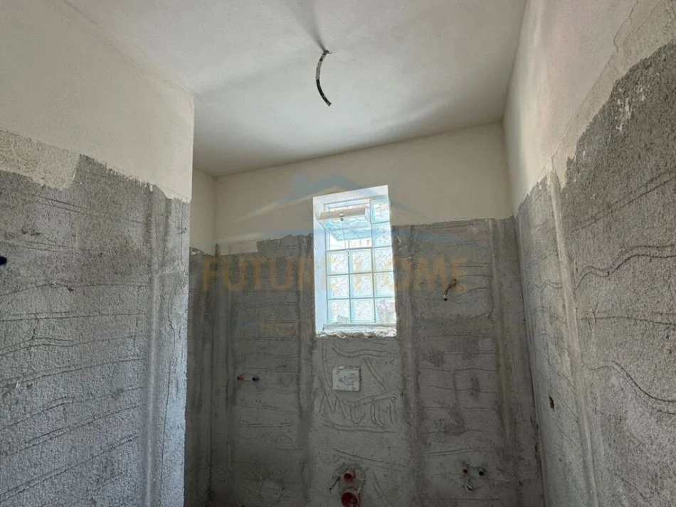 Korce, shitet apartament 1+1 Kati 1, 50 m² 52.000 € (Lagjia 2)