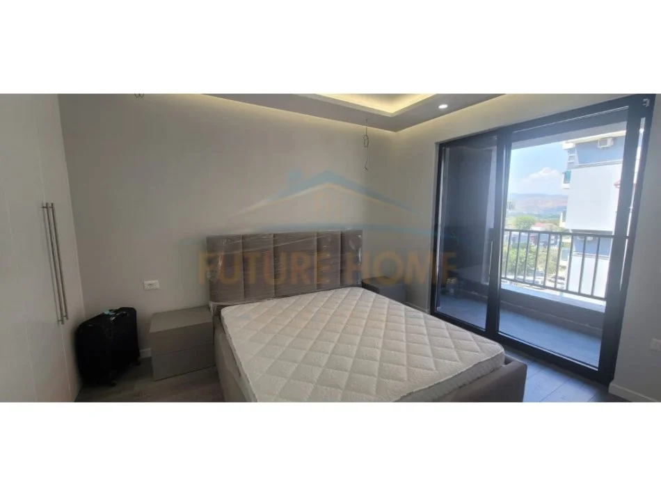 Korce, jepet me qera apartament 2+1 Kati 7, 126 m² 500 € (Terminali)