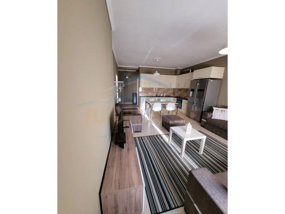 Korce, jepet me qera apartament 1+1 Kati 7, 70 m² 350 € (Lagjia 9)