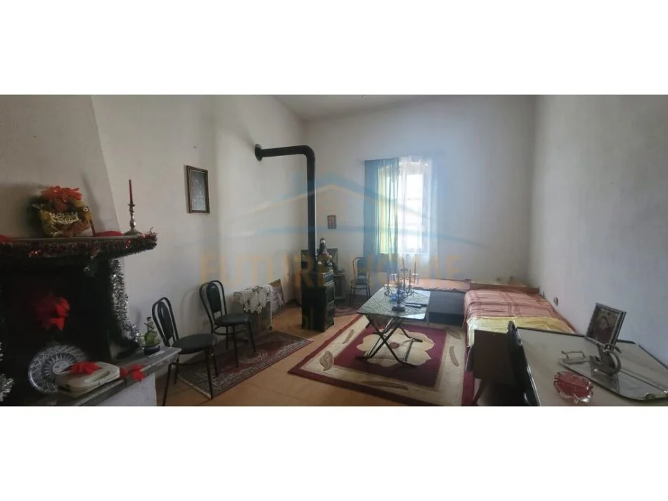 Korce, shitet ambjent biznesi Kati 2, 186 m² 100.000 € (Pazari i vjetër, Korçë)