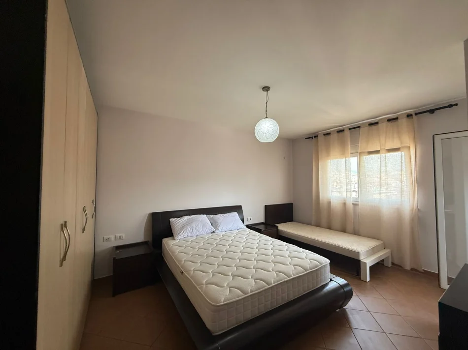 Tirane, jepet me qera apartament 1+1+Ballkon Kati 6, 75 m² 450 € (Xhanfize keko)