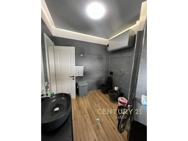 Tirane, jepet me qera apartament 1+1 Kati 3, 74 m² 600 Euro (Kopshti Botanik Zoologjik)