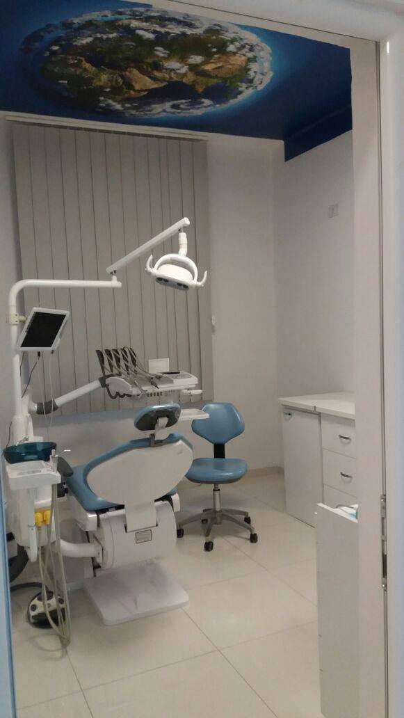 Tirane, jap me qera ambjent biznesi klinike dentare e kompletuar, Kati 1, 64 m² 40.000 Leke (ne zonen e ish Bllokut)