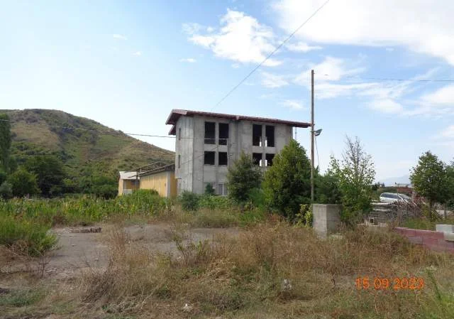 Shitet Truall dhe Ndertese, Cmimi Fillestar 25.200.000 Leke (Kosmace, Shkoder)