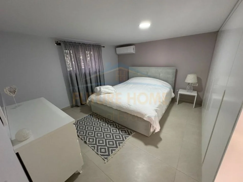 Korce, jepet me qera apartament 2+1+Ballkon Kati 1, 100 m² 250 € (Km 5 Korçë - Pogradec (Biranj))