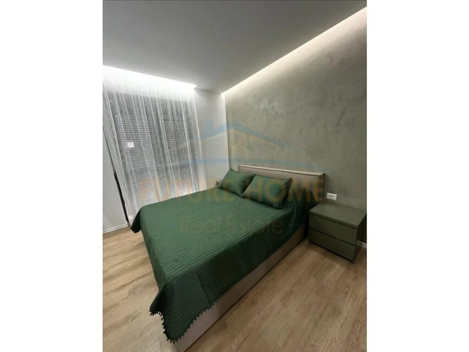 Korce, jepet me qera apartament 2+1 Kati 4, 65 m² 400 € (Lagjia 12)