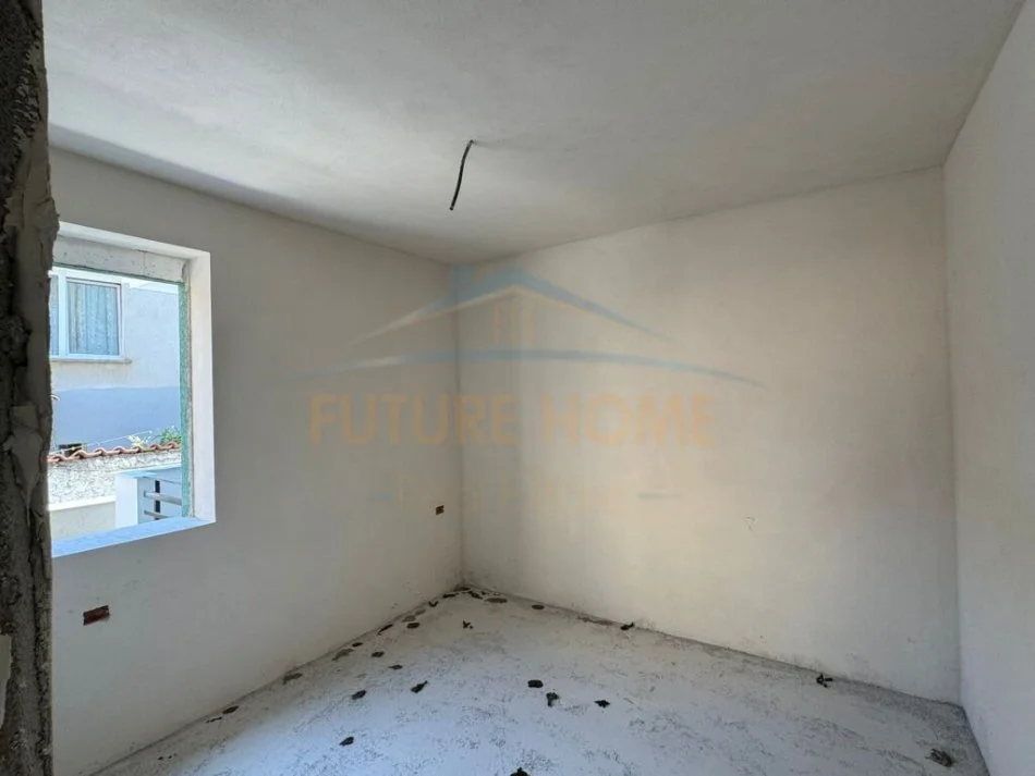 Korce, shitet apartament 1+1 Kati 1, 50 m² 52.000 € (Lagjia 2)