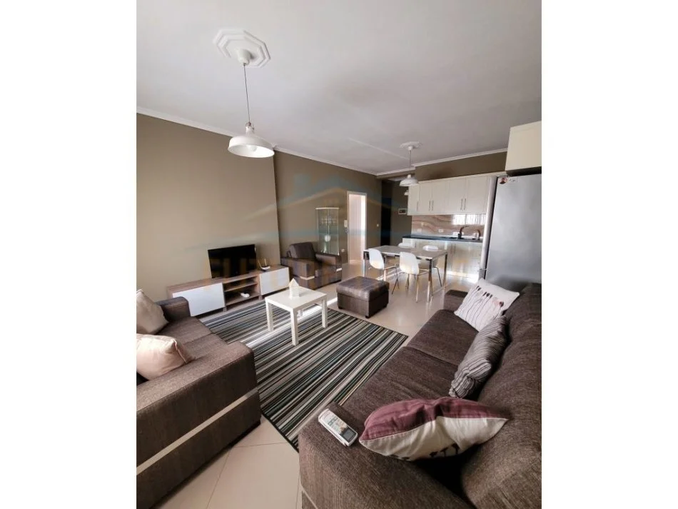 Korce, jepet me qera apartament 1+1 Kati 7, 70 m² 350 € (Lagjia 9)