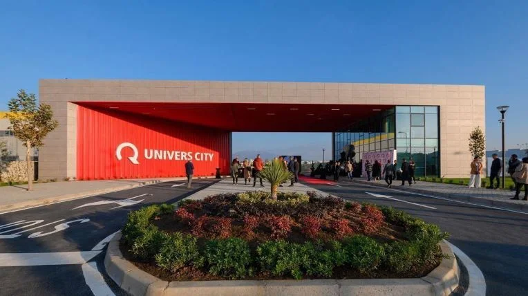 Tirane, shitet apartament 2+1+Ballkon Kati 5, 104 m² 98.800 € (Univers City)