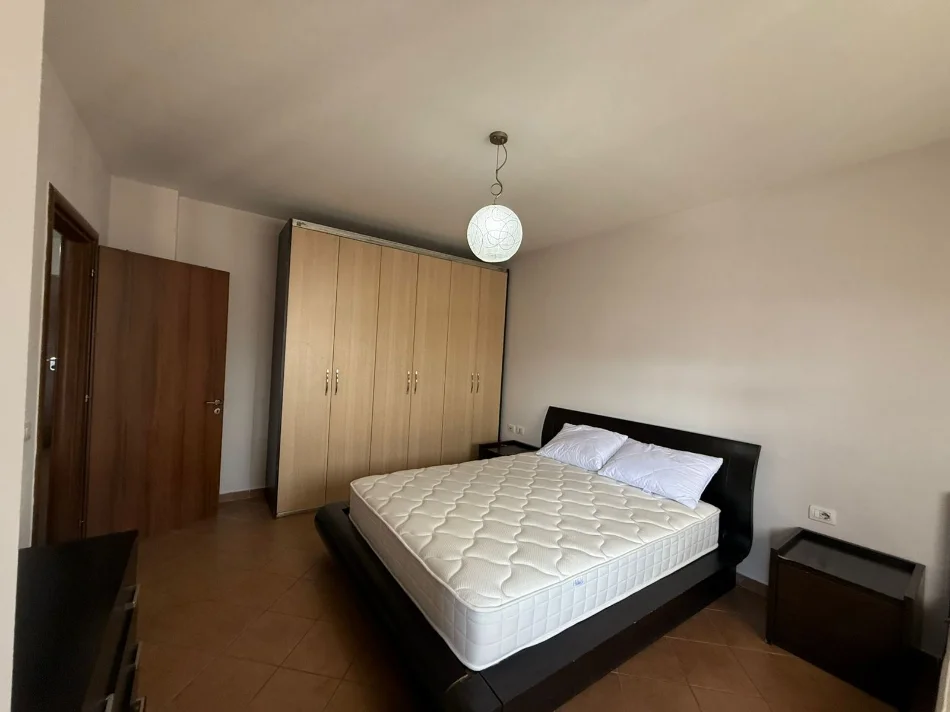 Tirane, jepet me qera apartament 1+1+Ballkon Kati 6, 75 m² 450 € (Xhanfize keko)
