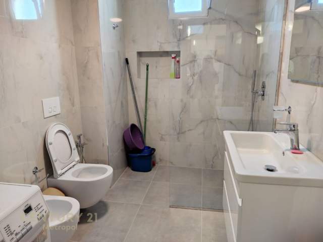 Tirane, jepet me qera apartament 2+1+BLK Kati 12, 82 m² 500 Euro (Rruga e Kavajes)