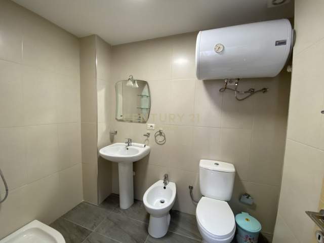 Tirane, jepet me qera apartament 2+1+BLK Kati 4, 95 m² 600 Euro (Kopshti Botanik Zoologjik)