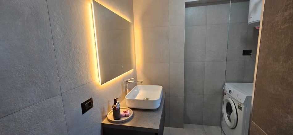 Tirane, jepet me qera apartament 1+1+Aneks+Ballkon , 90 m² 480 € 