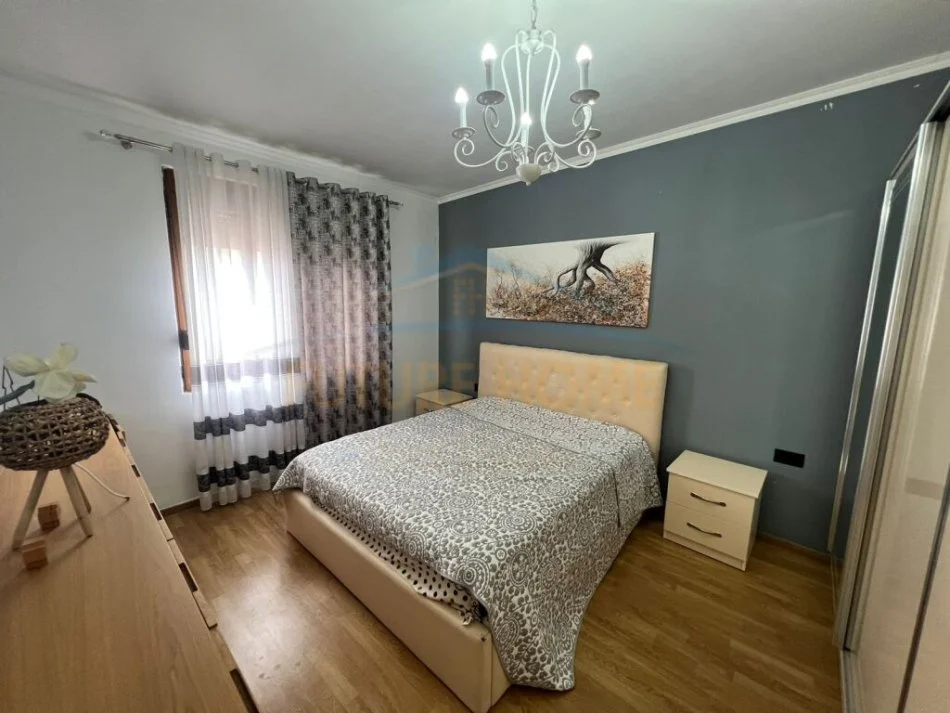 Korce, shitet apartament 2+1 Kati 5, 87 m² 49.000 € (Lagjia 4)