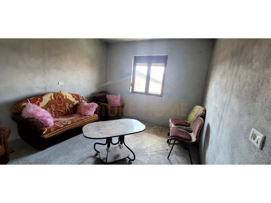 Korce, shitet Vile 5+1+Aneks+Ballkon Kati 0, 224 m² 92.000 € (Lagjia 14)