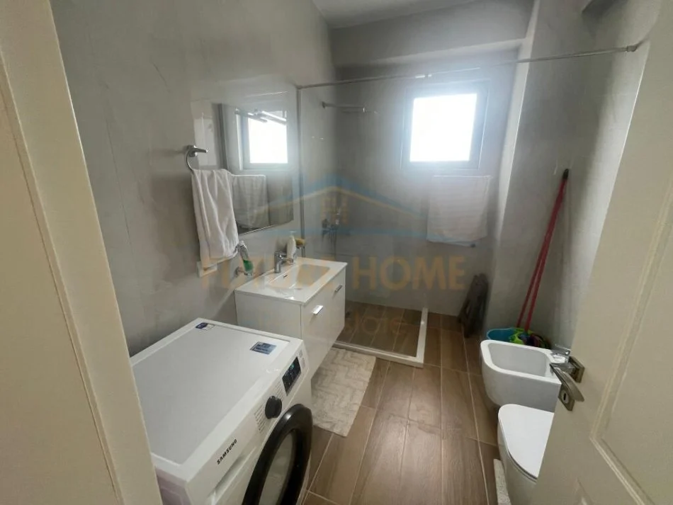 Korce, jepet me qera apartament 2+1 Kati 7, 126 m² 500 € (Terminali)