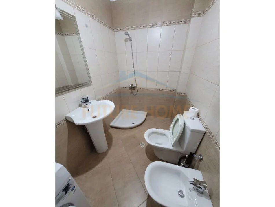 Korce, jepet me qera apartament 1+1 Kati 7, 70 m² 350 € (Lagjia 9)