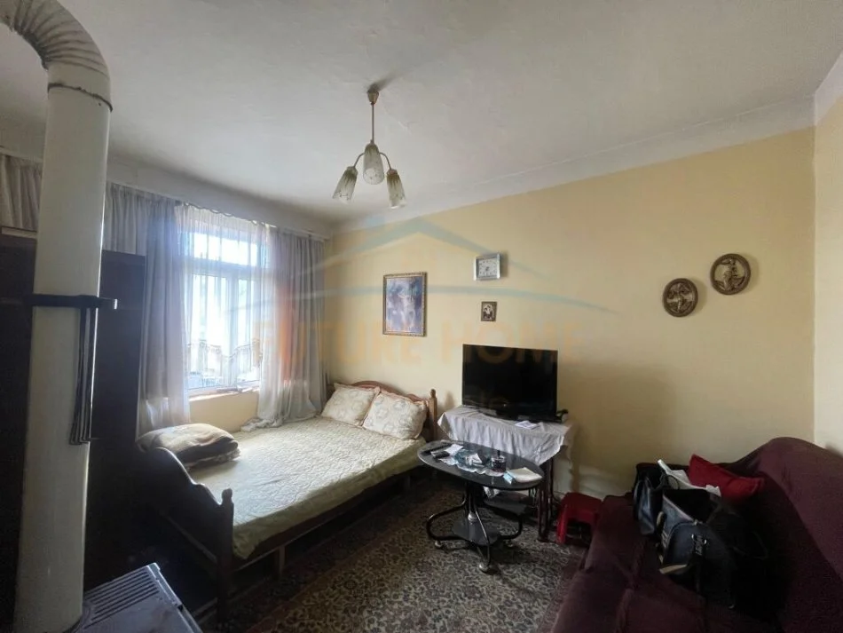 Korce, shitet apartament 1+1 Kati 4, 63 m² 48.000 € (Lagjia 9)