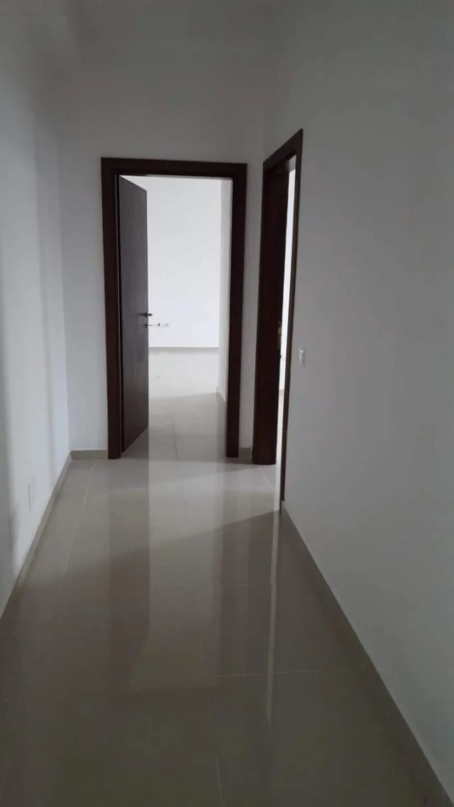 Tirane, jepet me qera magazine sip 1.010 m² 2.500 Euro, Fushe-Preze afer doganes se Tiranes