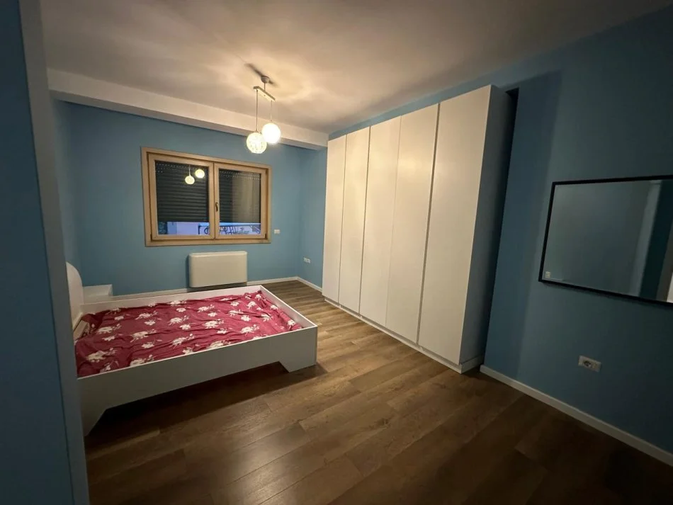 Tirane, jepet me qera Vile 2+1+Aneks+Ballkon Kati 3, 113 m² 600 € (Rruga Elbasani)