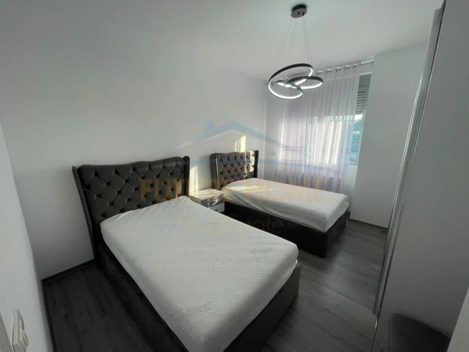 Korce, shitet apartament 3+1+Ballkon Kati 3, 115 m² 180.000 € (Terminali, Korce)