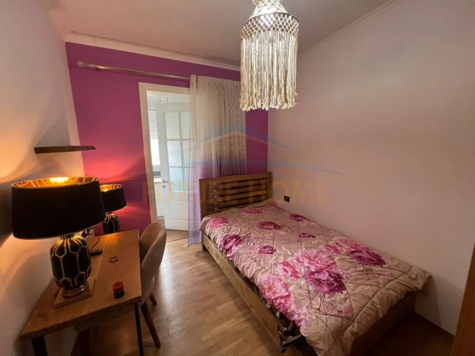 Korce, shitet apartament 2+1 Kati 5, 87 m² 49.000 € (Lagjia 4)