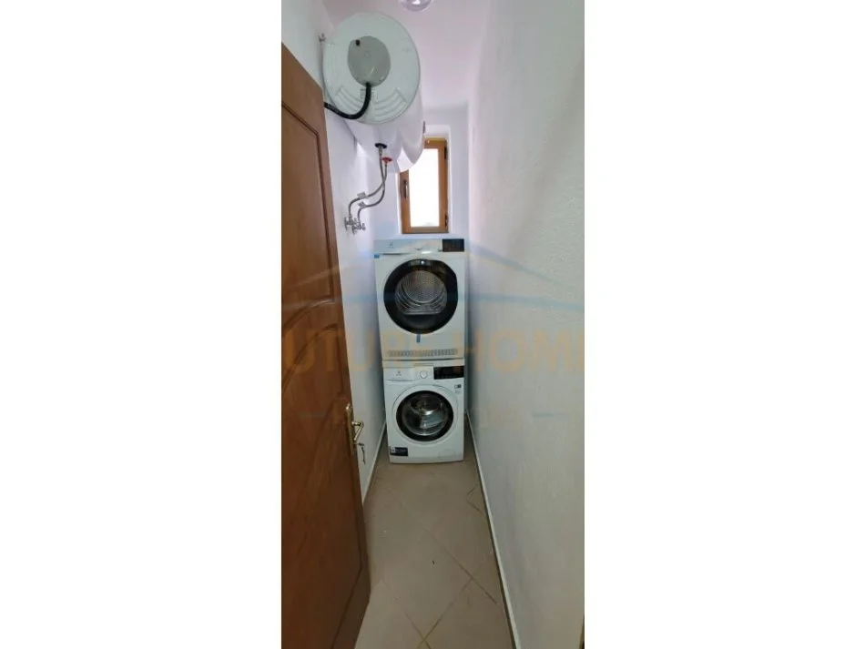 Korce, jepet me qera apartament 3+1 Kati 1, 600 € (Lagjia 12)