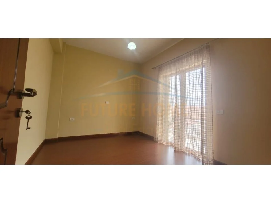 Korce, shitet apartament 3+1+Aneks+Ballkon Kati 3, 120 m² 95.000 € (Lagjia e re)