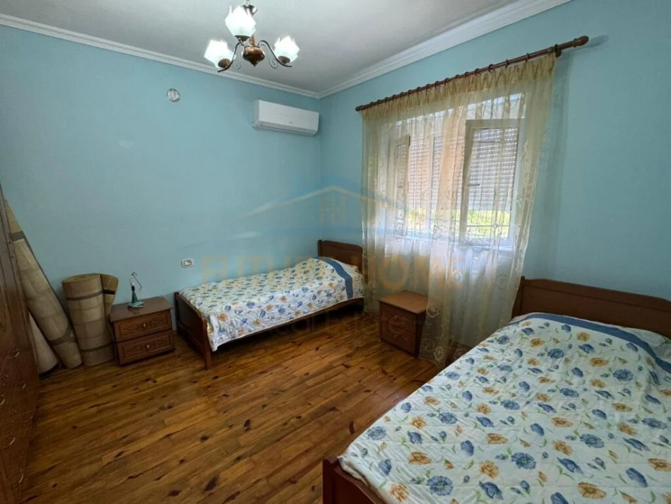 Korce, jepet me qera apartament 2+1+Ballkon Kati 2, 100 m² 250 € (Km 5 Korçë - Pogradec (Biranj))