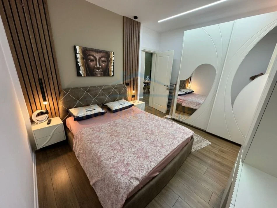 Korce, jepet me qera apartament 1+1 Kati 2, 65 m² 400 € (Lagjia 1)