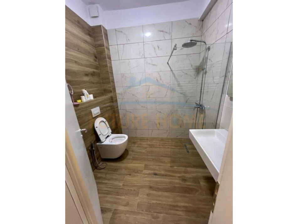 Korce, shitet apartament 2+1 Kati 1, 90 m² 71.400 € (Lagjia 18)