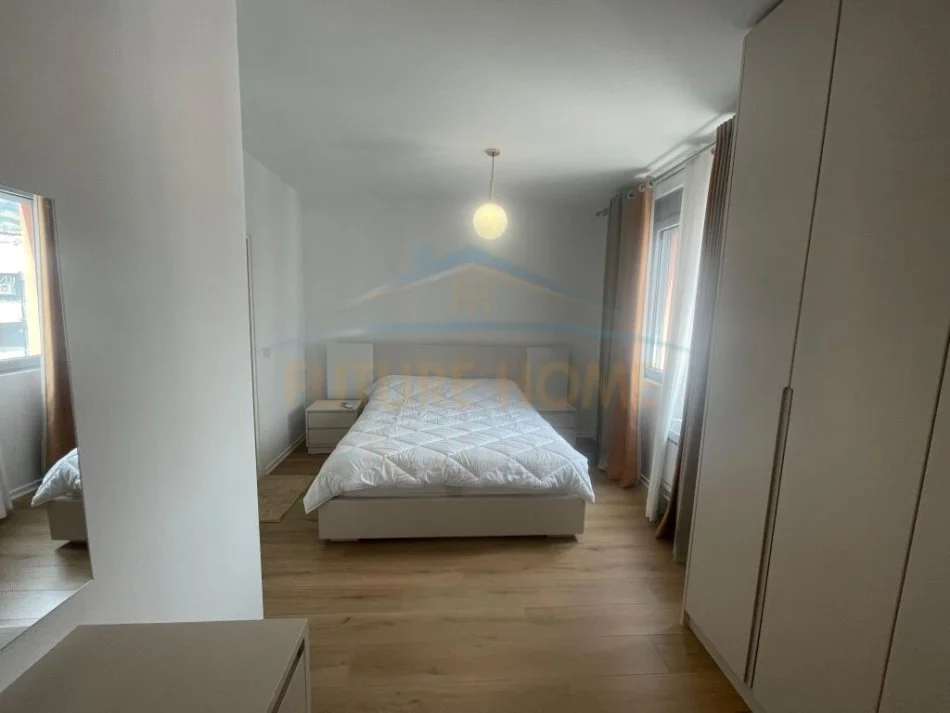 Korce, jepet me qera apartament 2+1 Kati 7, 126 m² 500 € (Terminali)