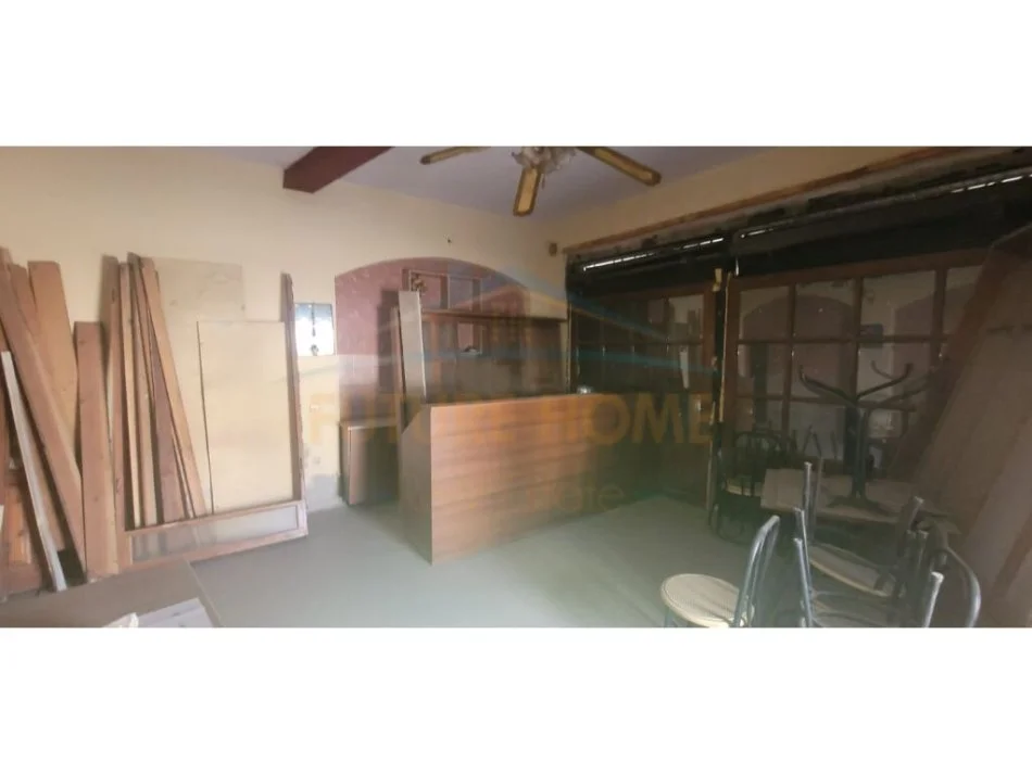 Korce, shitet ambjent biznesi Kati 2, 186 m² 100.000 € (Pazari i vjetër, Korçë)