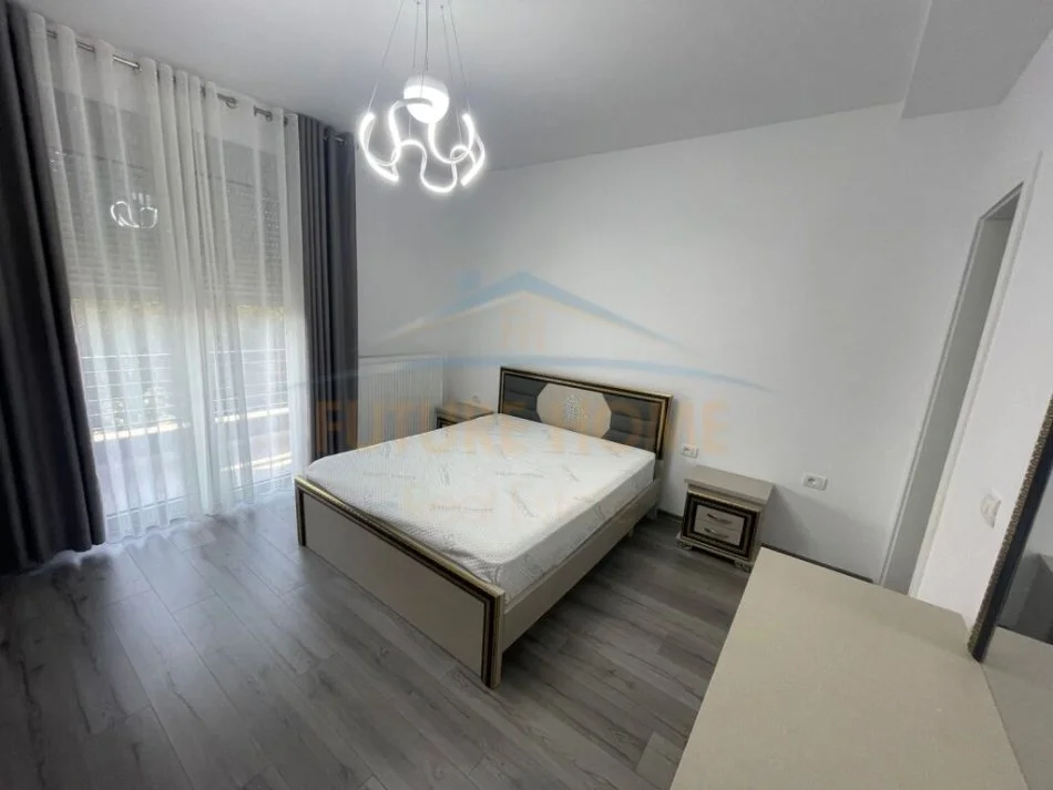 Korce, shitet apartament 3+1+Ballkon Kati 3, 115 m² 180.000 € (Terminali, Korce)