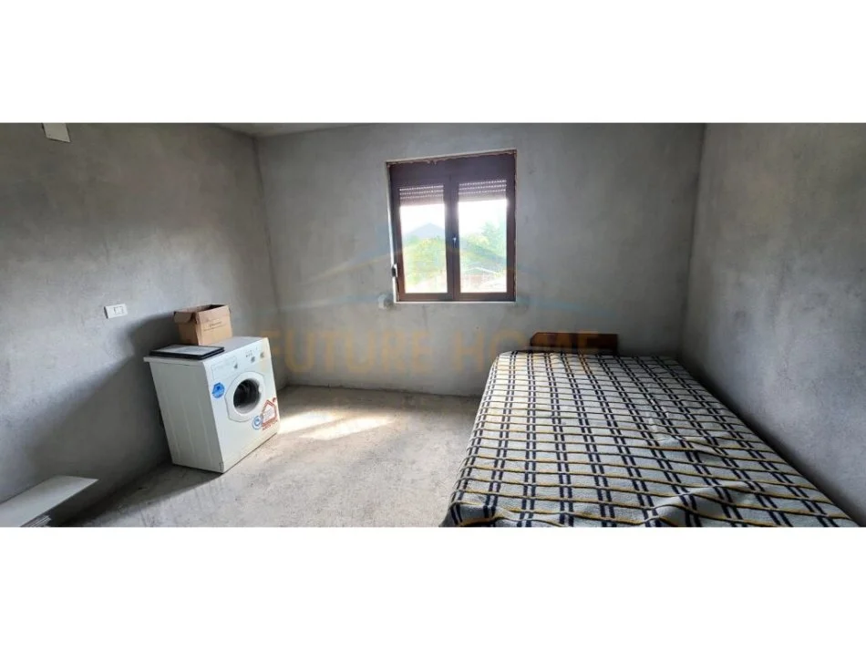 Korce, shitet Vile 5+1+Aneks+Ballkon Kati 0, 224 m² 92.000 € (Lagjia 14)