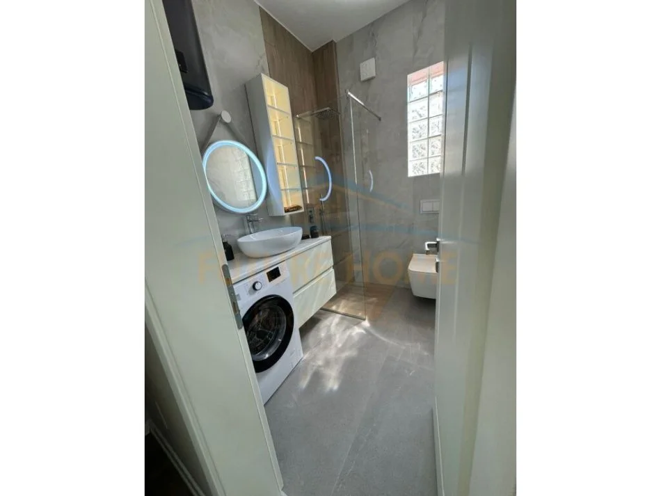 Korce, jepet me qera apartament 1+1 Kati 2, 65 m² 400 € (Lagjia 1)