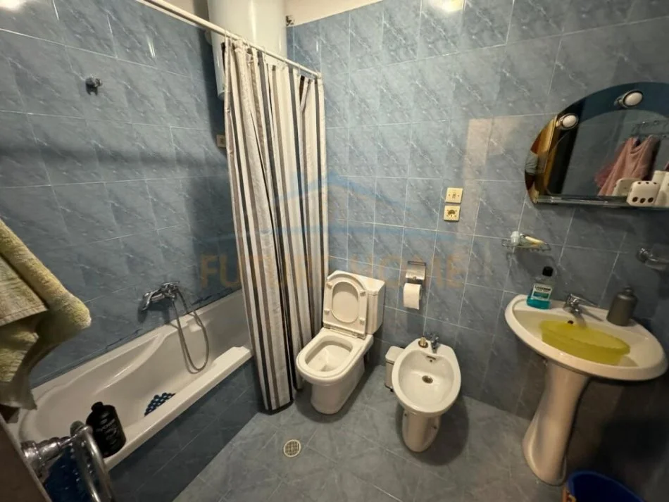 Korce, shitet apartament 2+1+Ballkon Kati 4, 90 m² 60.000 € (Lagjia 7, Korçë)