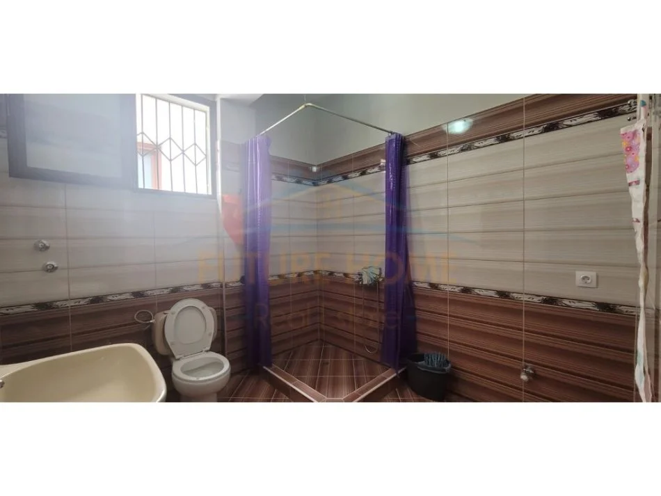 Korce, shitet apartament 3+1+Aneks+Ballkon Kati 3, 120 m² 95.000 € (Lagjia e re)