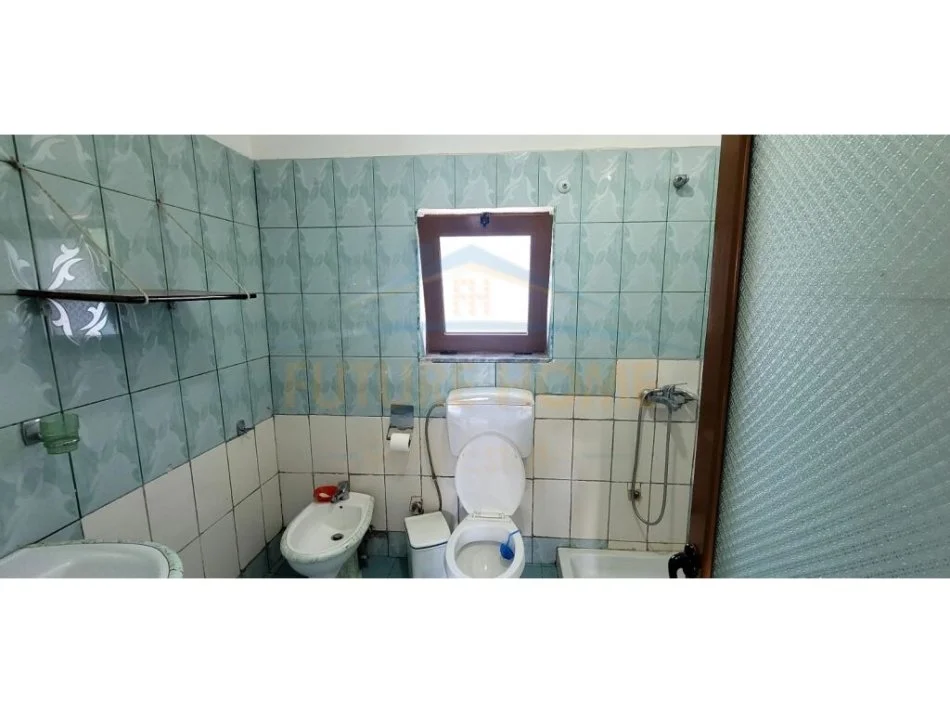 Korce, shitet Vile 5+1+Aneks+Ballkon Kati 0, 224 m² 92.000 € (Lagjia 14)