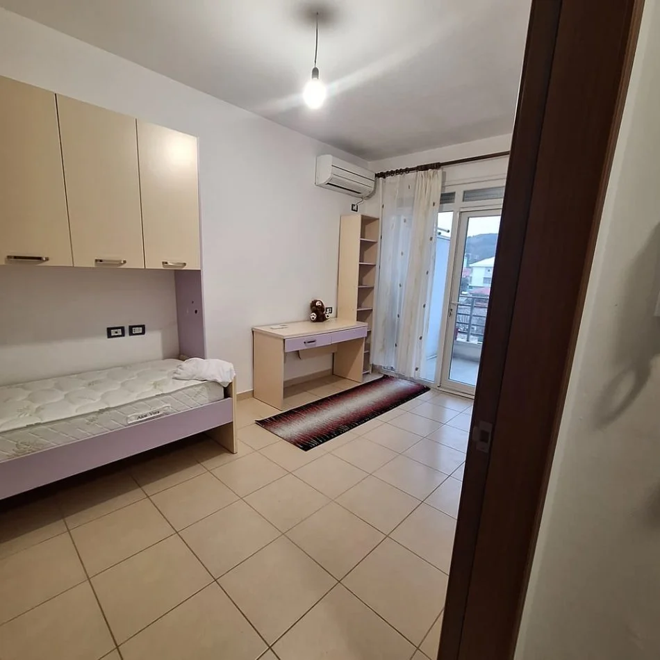 Tirane, jepet me qera apartament 2+1 Kati 2, 82 m² 450 € (Rruga Besim Alla Kashar)
