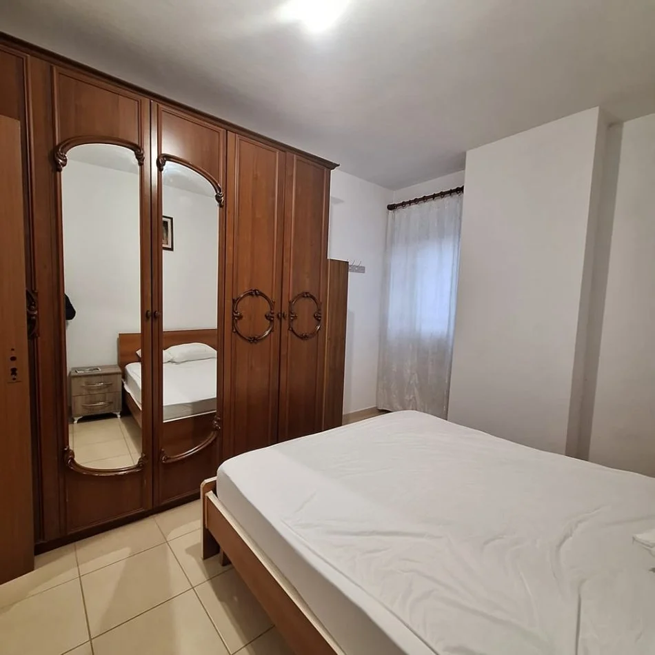 Tirane, jepet me qera apartament 2+1+Ballkon Kati 2, 82 m² 450 € (Besim Alla)