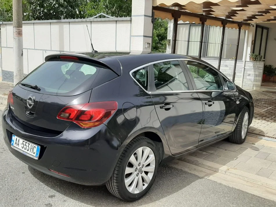SUPER OKAZION !!!Durres, shes makine OPEL ASTRA Benzin, blu e errët manuale Kondicioner 60.000 km 6000 € I PADISKUTUESHEM