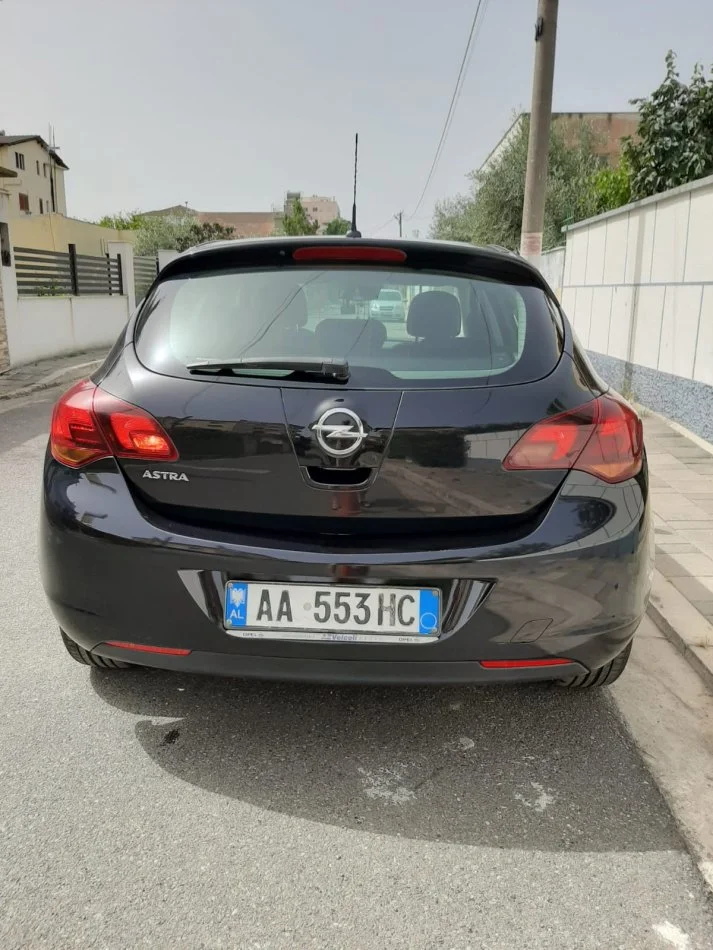 SUPER OKAZION !!!Durres, shes makine OPEL ASTRA Benzin, blu e errët manuale Kondicioner 60.000 km 6000 € I PADISKUTUESHEM