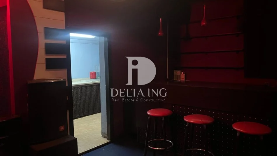 Tirane, shitet lokal Kati 0, 204 m² 200.000 € (Rruga Riza Cerova)