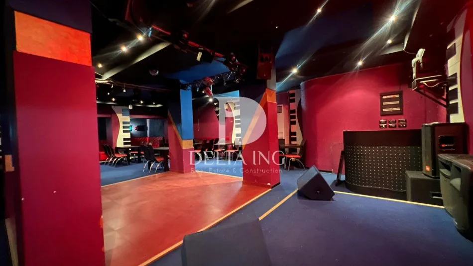 Tirane, shitet lokal Kati 0, 204 m² 200.000 € (Rruga Riza Cerova)